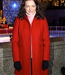 2003-12-03-71st-Annual-Rockefeller-Center-Christmas-Tree-Lightning-Ceremony-015.jpg