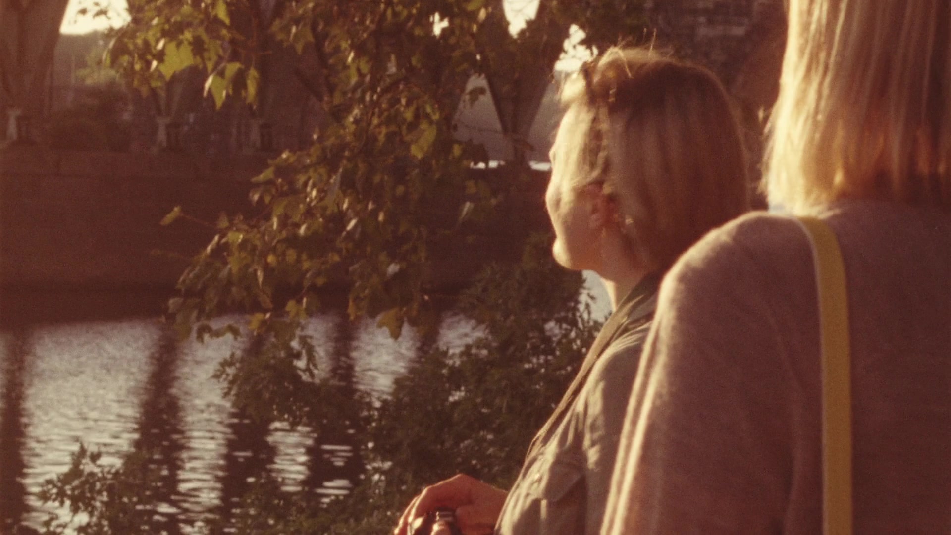 Listen-Up-Philip-0677.jpg Listen-Up-Philip-0677.jpg