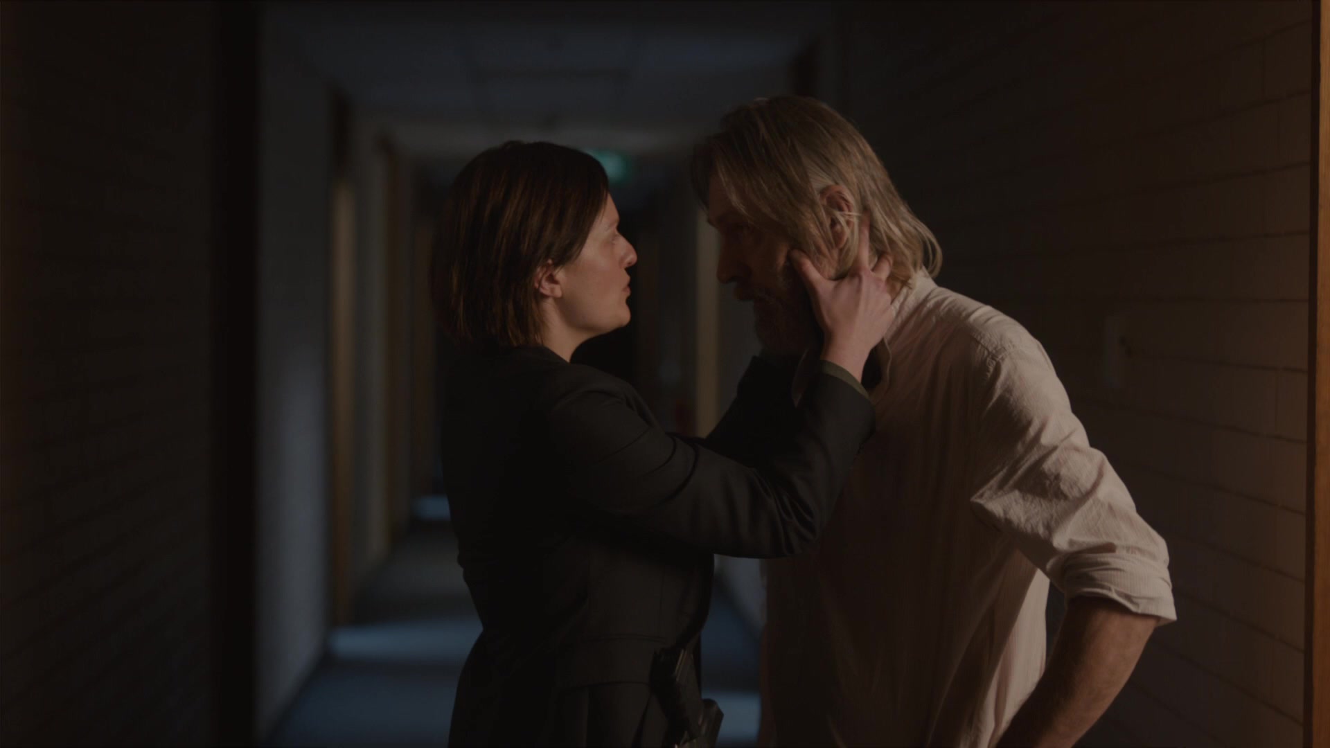 Top-Of-The-Lake-S02x02-1196.jpg Top-Of-The-Lake-S02x02-1196.jpg